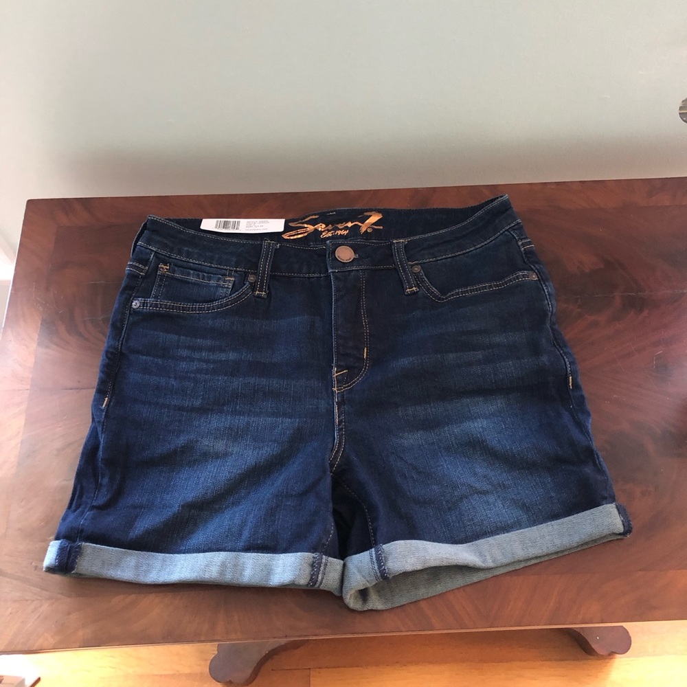 Seven7 Weekend Short Size 6 NWT